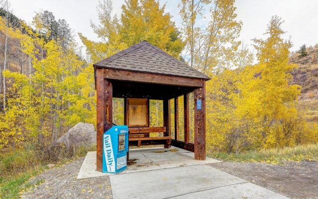 Spacious Condo - Walk to Shuttle