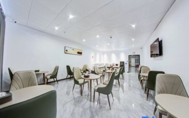 Elong ME Hotel (Shaoguan Senlingongyuan Railway East Station)