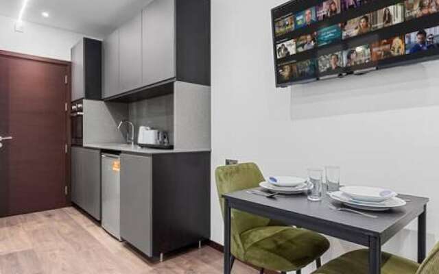 Luxury Spacious 2 Person Suite in North London