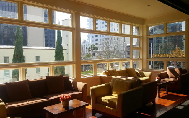 Kiwi International Hotel