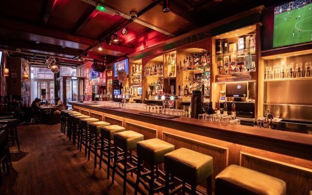 Durty Nelly's - Hostel