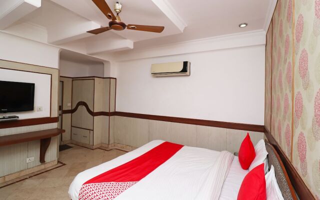 OYO 27878 Highway Inn International
