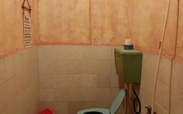 Lovina Central Hostel