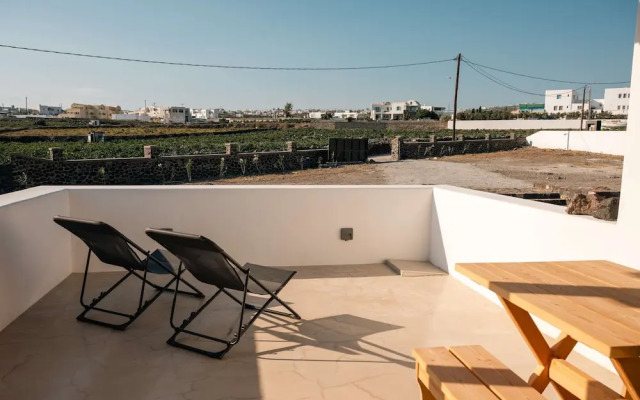 Assyr Getaway - Santorini Cozy Cycladic Retreat