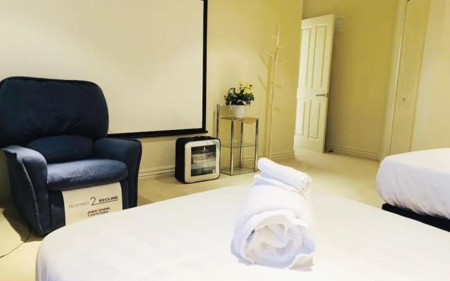 Boutique House with Endless Views