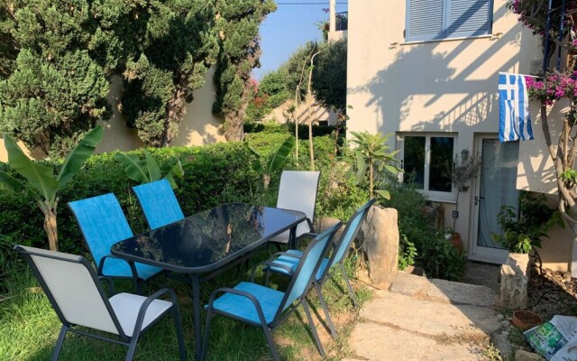 1 Bedroom Apartment on Beach Elias Upper