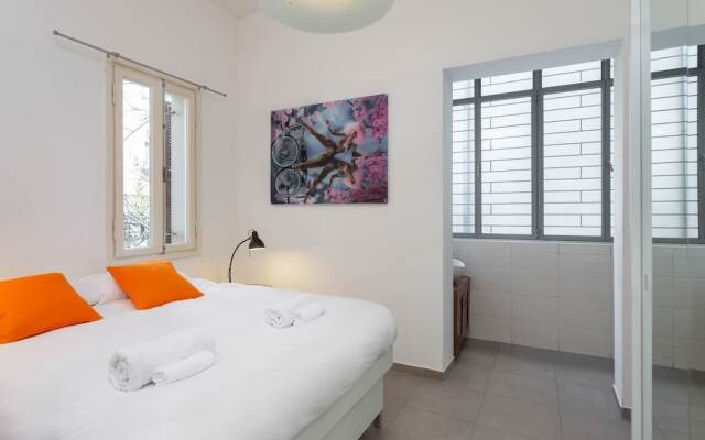 Charming 3BR in Rothschild by HolyGuest