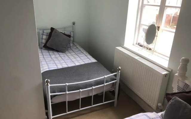 Beautiful 4-bed House in Telford