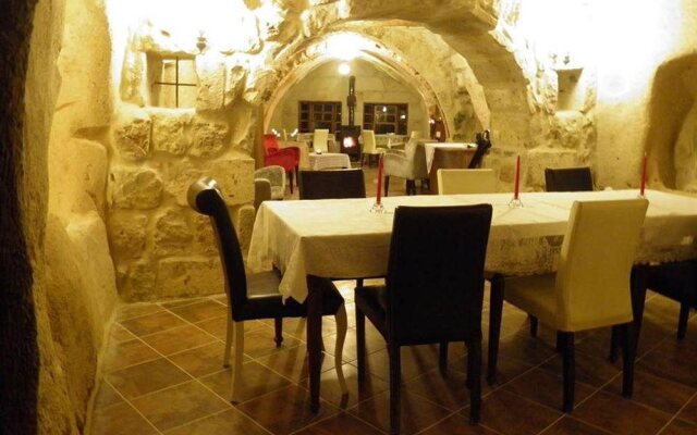 AkCave Suites and Resort