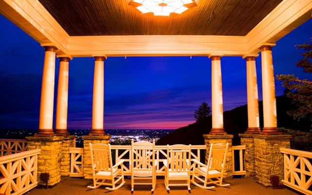 The Historic Summit Inn