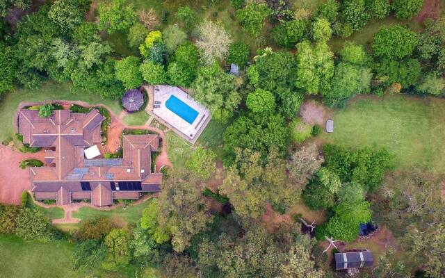 THE ELMS Berry Berry and Surrounds 4pm check out Sundays