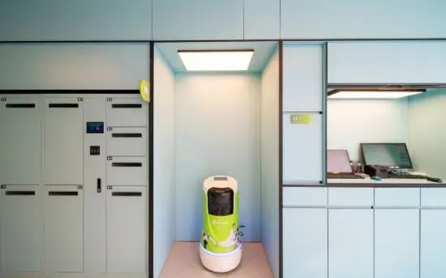 Haiyou Hotel (Shanghai Dong'an Road Subway Station)
