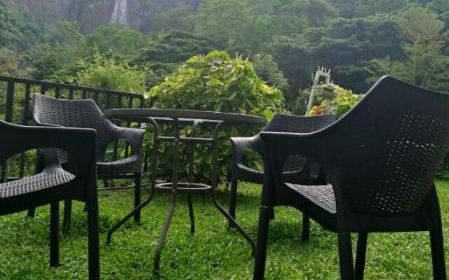 diyaluma falls inn