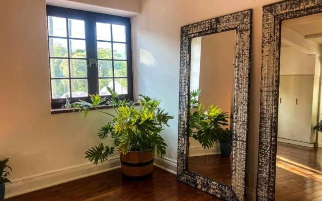 19 Glenhof Road House