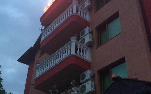 Red House Family Hotel