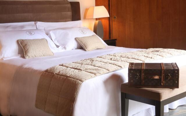 La Sirenuse Lake Resort