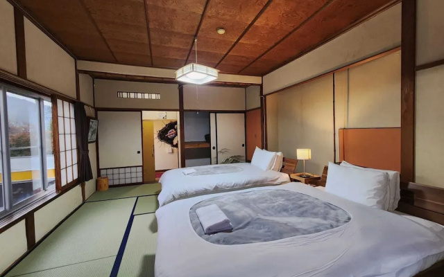 Snow Monkey Lodge - Hostel – Guest Rooms – Yamanouchi