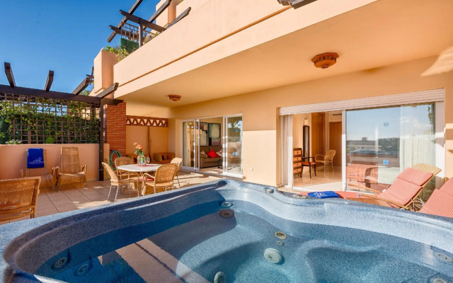 Malibu 12 - Luxury 2BR  Sea View Condo 9 by Rafleys, 7 mins Walk to the Beach