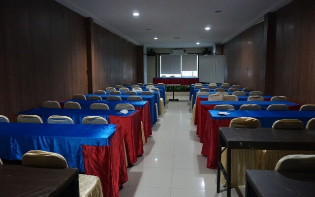 RedDoorz Plus @ Grand Pacifik Hotel Makassar