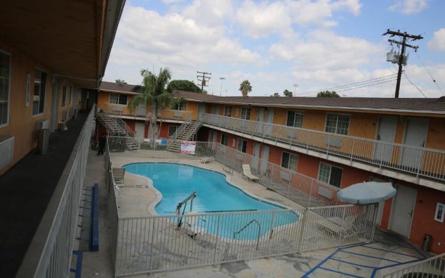 Chateau Inn and Suites
