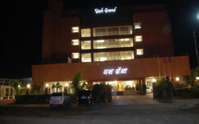 Hotel Yash Grand