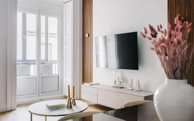 Stunning & Bright 2BD 2BTH – CITY CENTER -GRAN VIA