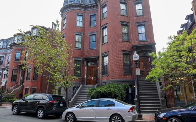 Modern Studio in South End!
