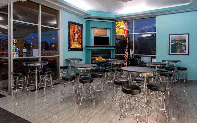 Super 8 by Wyndham Conference Center NAU/Downtown