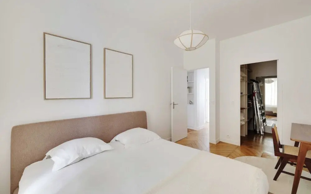 Modern Flat - 6P- Voltaire