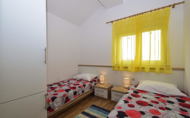 Apartments Komadina M73