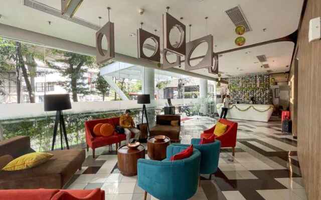 MaxOneHotels Premier Melawai