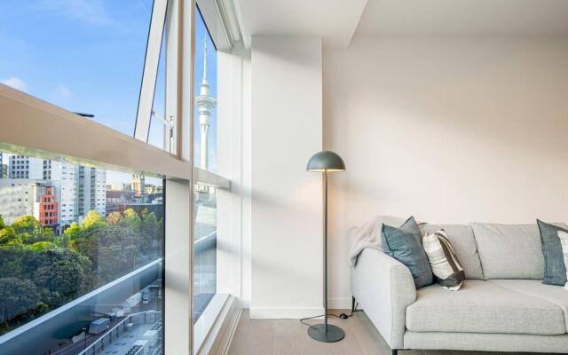 Modern Bright Central Apartment