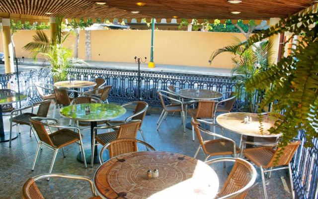 Azteca Inn