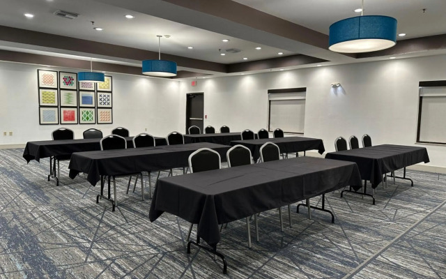 Holiday Inn Express Hotel & Suites Ennis by IHG