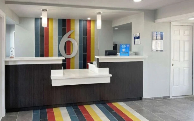 Studio 6 Tulsa, OK Central