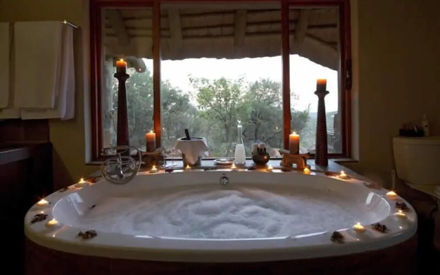 Umzolozolo Private Safari Lodge