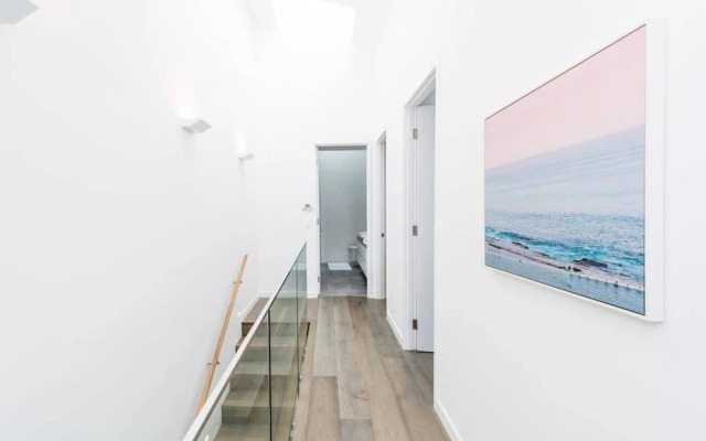 BB56 Bright and Breezy Bondi Beach House