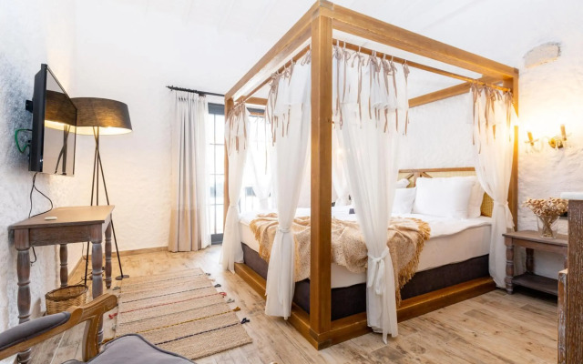 Alachi Hotel
