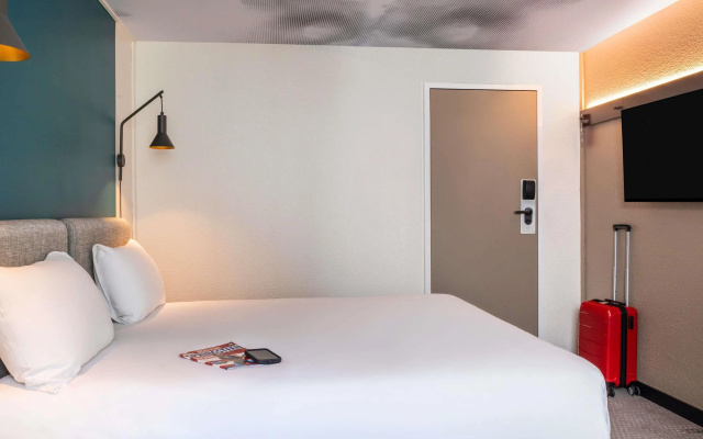 ibis Paris Coeur d'Orly Airport - Image 6