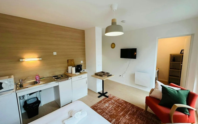 We Live In R - Suite 103