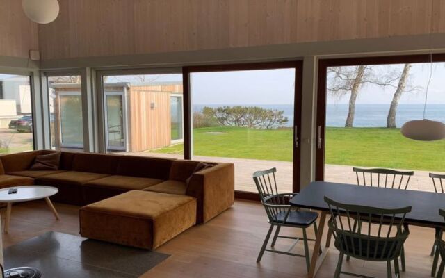"Smeralda" - 10m from the sea in Sealand