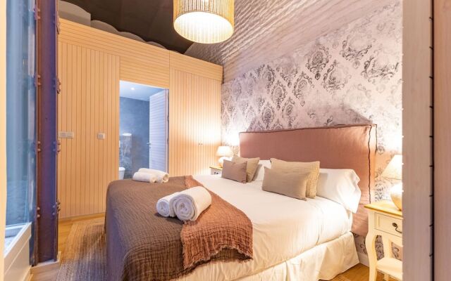 Triana Acacias by Valcambre