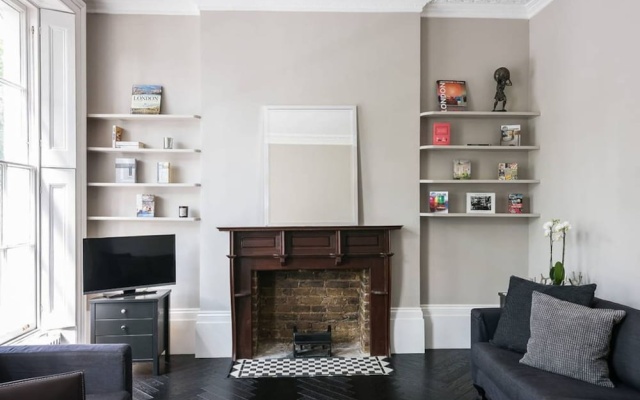 Punk Hip Plush 1-bed in Camden Town