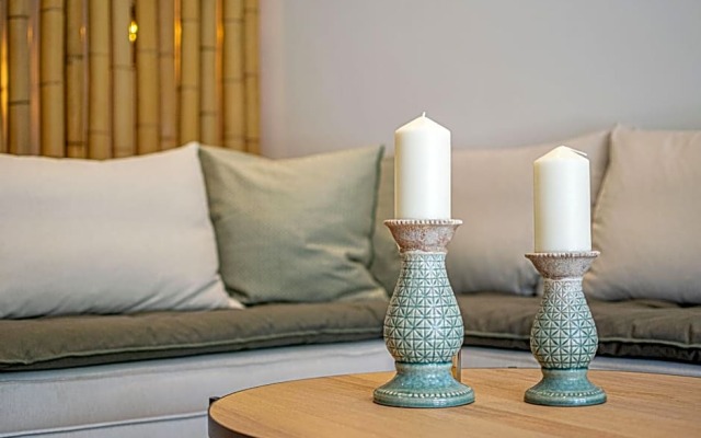 F & S Lounge Suites