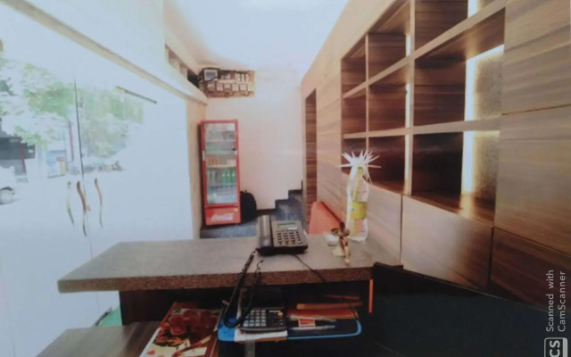 Rajhuns Deluxe Lodging