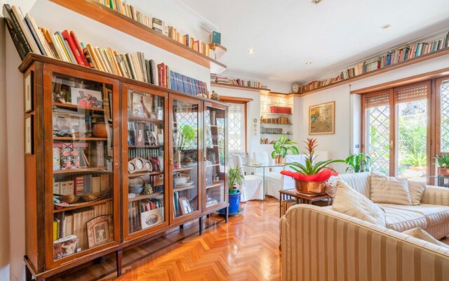 Beautiful Apartment in Roma With Wifi and 2 Bedrooms