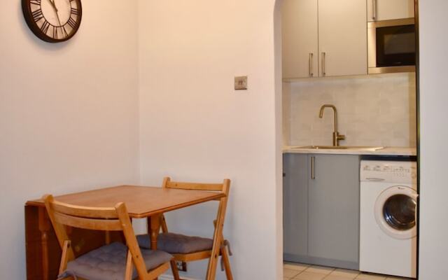 Recently-Renovated 1 Bedroom Flat in Dublin Centre