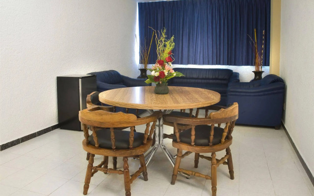 Estanza Hotel & Suites