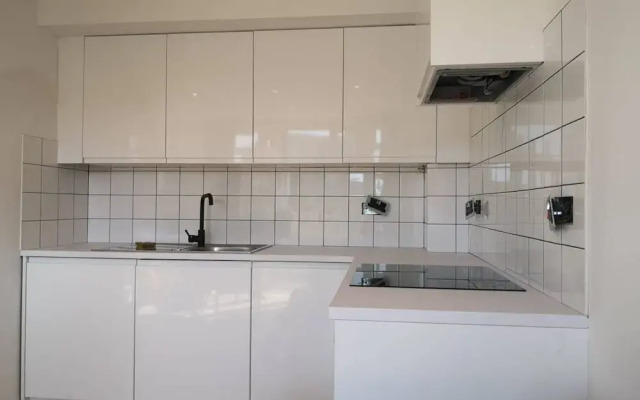 Sunny 1 Bedroom Apartment In Fun Neighbourhood