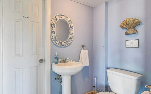 Walk to Pirates Beach - Luxe Galveston Home